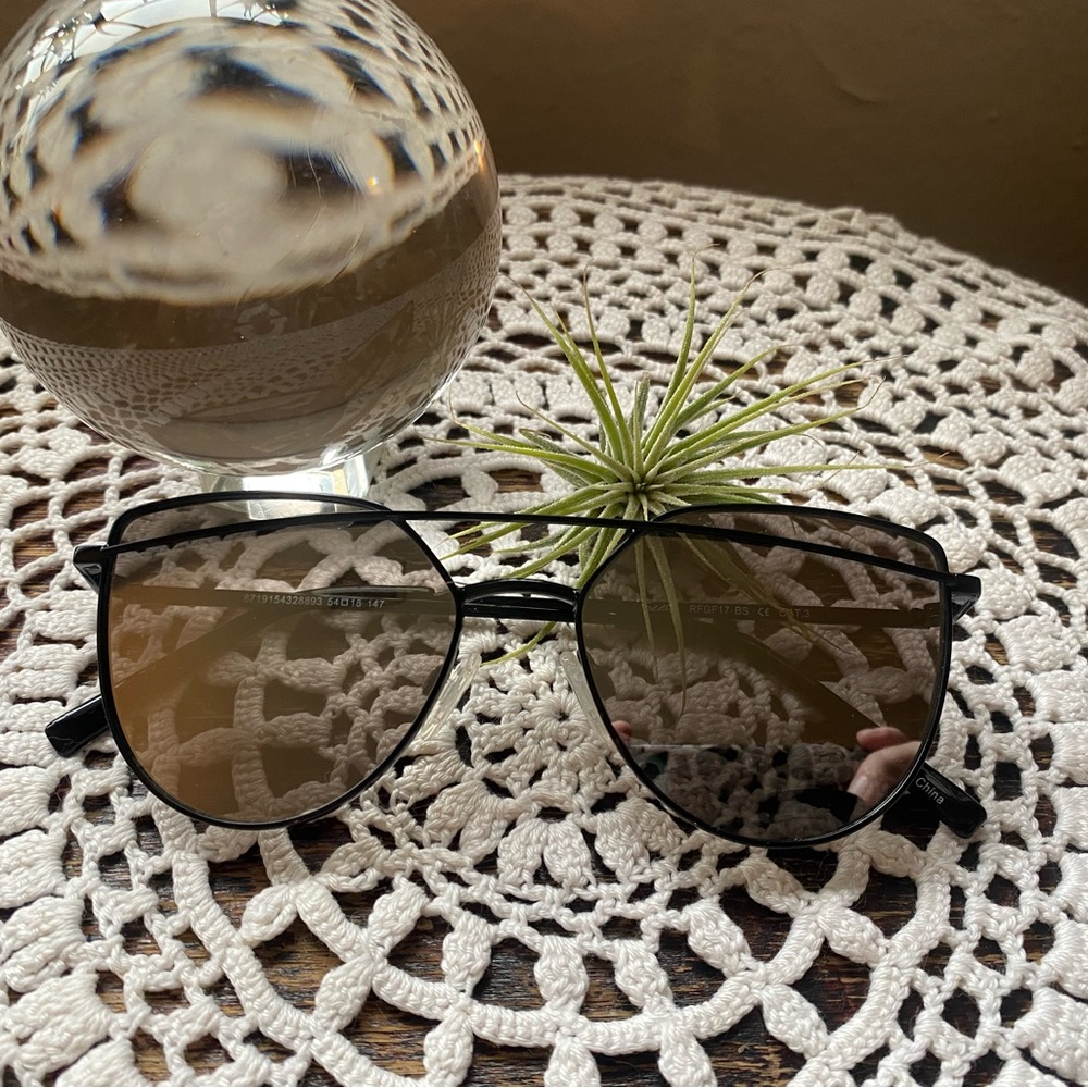 NEW Women's Metal Mirrored Cat-Eye Sunglasses Luxury Designer Black/Silver 😎